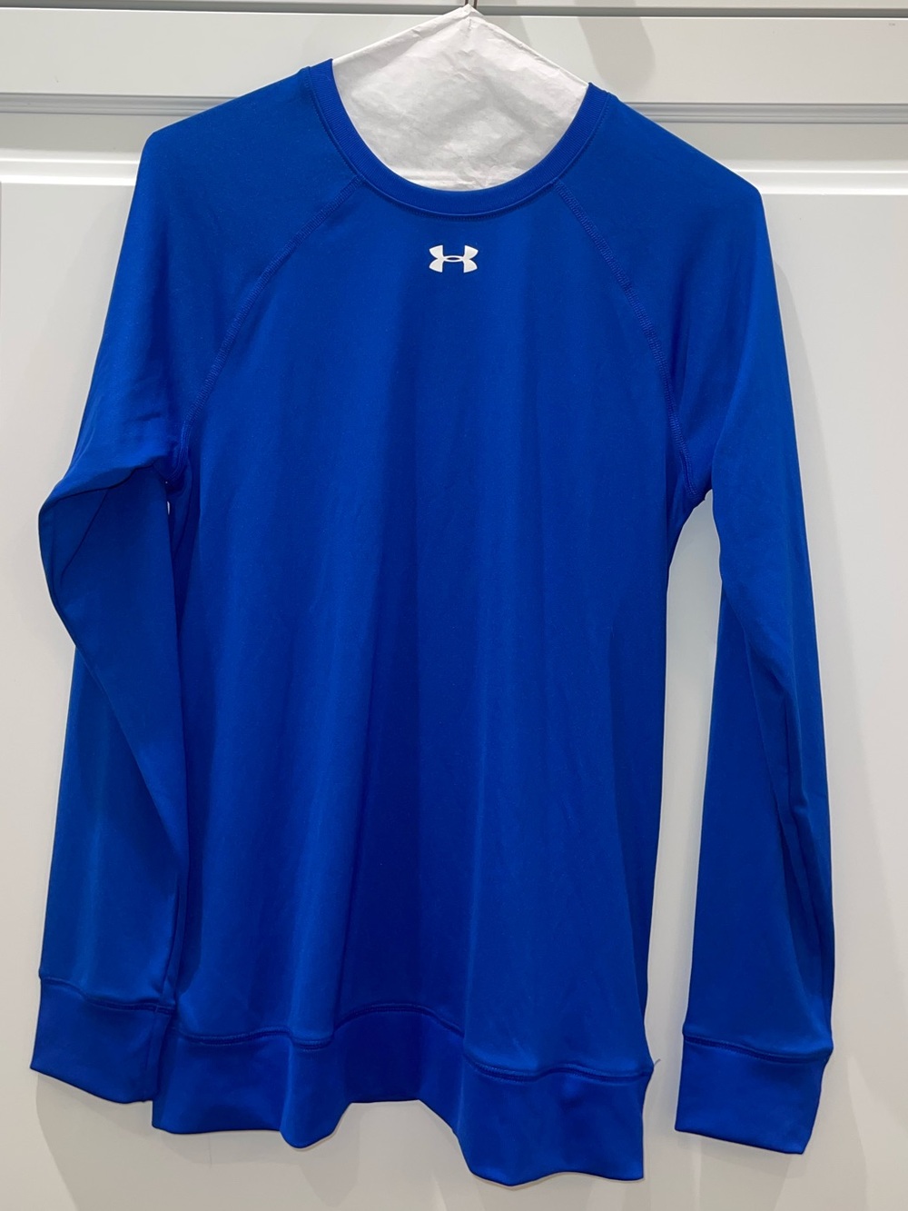 New Under Armour loose fit athletic shirt